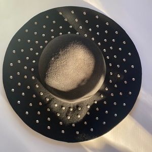 Women’s black wool hat